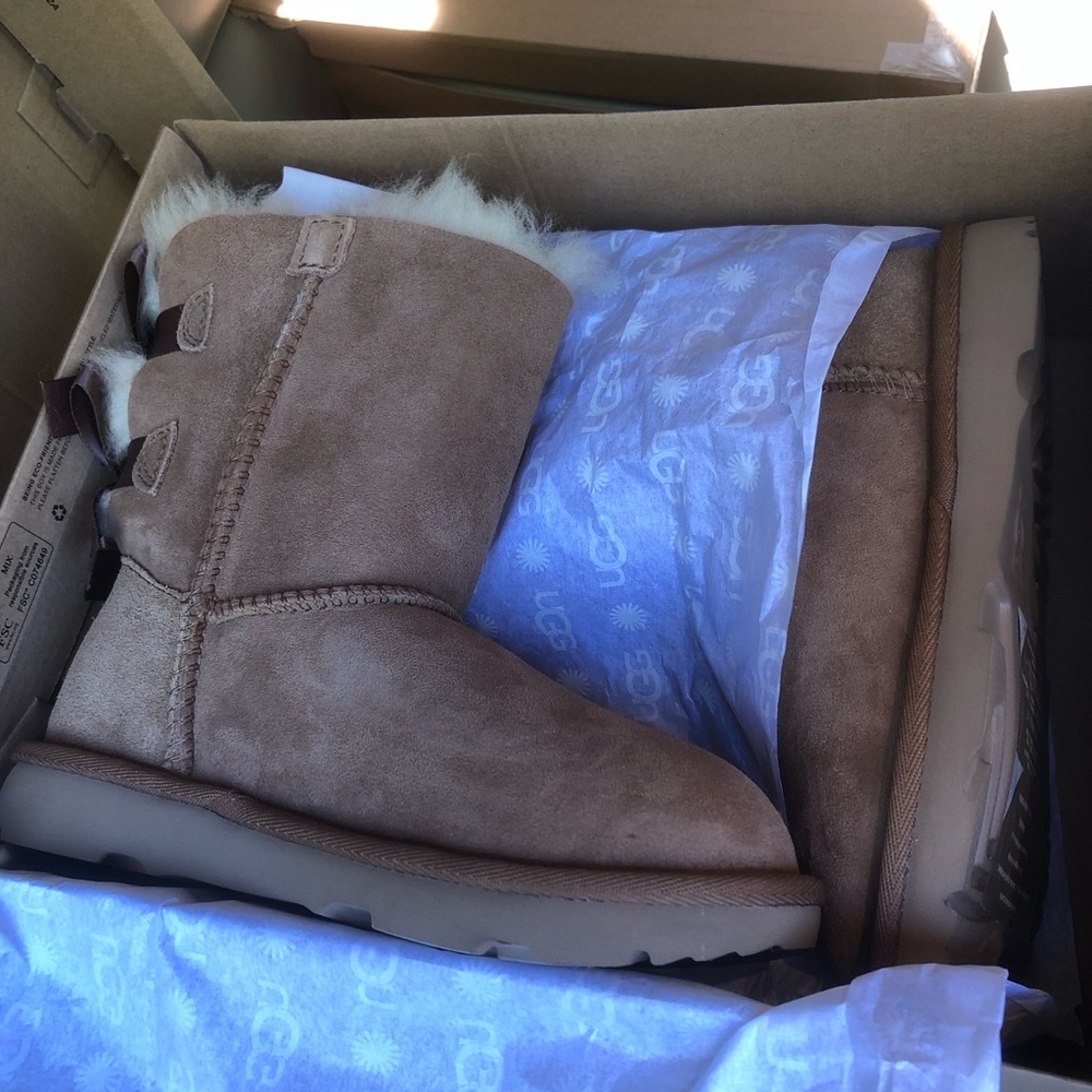 Girls Bailey Ugg sz 13